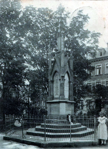 Datei:Kriegerdenkmal1870b.jpg